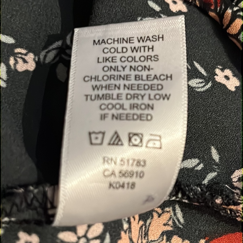 Adorable Maurices Pullover Black Floral Long Sleeve/V-Neck Top Sz M - Picture 10 of 10